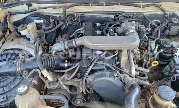 Nunua Ilio tumika Toyota Hilux Nyeupe Gari ndani ya Maputo nchini Maputo