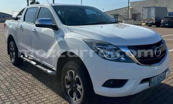 Nunua Ilio tumika Mazda BT-50 Nyeupe Gari ndani ya Maputo nchini Maputo