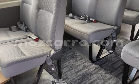 Nunua Ilio tumika Toyota Hiace Nyeupe Gari ndani ya Maputo nchini Maputo Nunua Ilio tumika Toyota Hiace Nyeupe Gari ndani ya Maputo nchini Maputo
