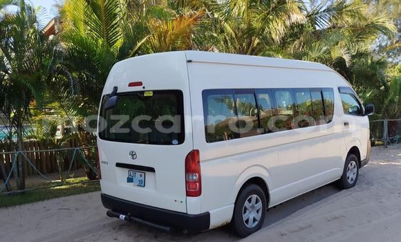 Nunua Ilio tumika Toyota Hiace Nyeupe Gari ndani ya Maputo nchini Maputo Nunua Ilio tumika Toyota Hiace Nyeupe Gari ndani ya Maputo nchini Maputo