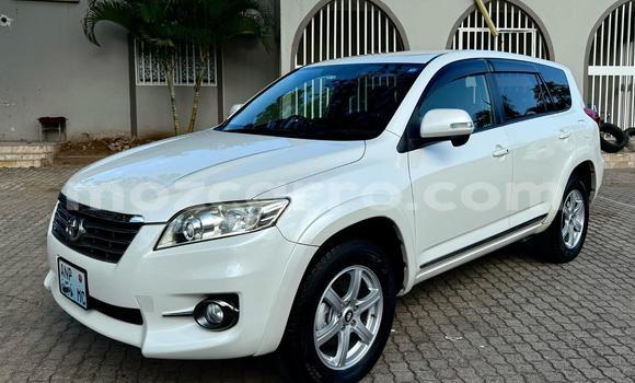 Nunua Mpya Toyota Vanguard Nyeupe Gari ndani ya Maputo nchini Maputo