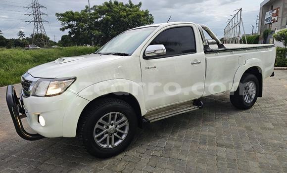 Tenga Tsaru Toyota Hilux Chena Mota in Maputo in Maputo