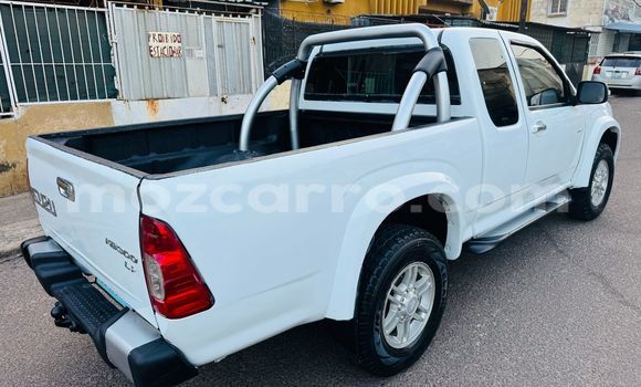 Nunua Ilio tumika Isuzu KB Nyeupe Gari ndani ya Maputo nchini Maputo Nunua Ilio tumika Isuzu KB Nyeupe Gari ndani ya Maputo nchini Maputo