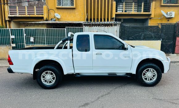 Nunua Ilio tumika Isuzu KB Nyeupe Gari ndani ya Maputo nchini Maputo Nunua Ilio tumika Isuzu KB Nyeupe Gari ndani ya Maputo nchini Maputo