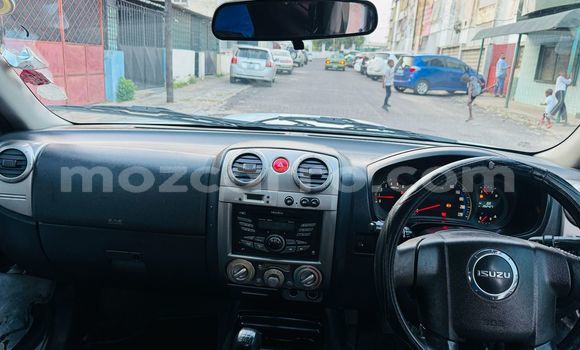 Nunua Ilio tumika Isuzu KB Nyeupe Gari ndani ya Maputo nchini Maputo Nunua Ilio tumika Isuzu KB Nyeupe Gari ndani ya Maputo nchini Maputo