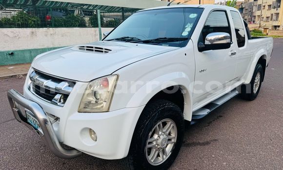 Nunua Ilio tumika Isuzu KB Nyeupe Gari ndani ya Maputo nchini Maputo Nunua Ilio tumika Isuzu KB Nyeupe Gari ndani ya Maputo nchini Maputo