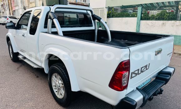 Nunua Ilio tumika Isuzu KB Nyeupe Gari ndani ya Maputo nchini Maputo Nunua Ilio tumika Isuzu KB Nyeupe Gari ndani ya Maputo nchini Maputo