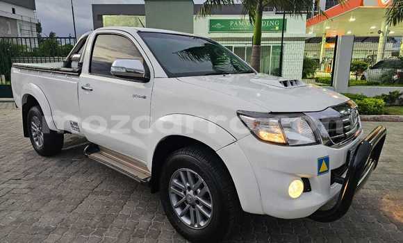 Comprar Usado Toyota Hilux Branco Carro em Maputo em Maputo