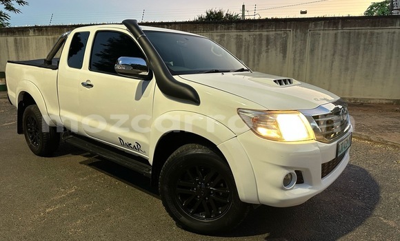 Buy Used Toyota Hilux White Car in Maputo in Maputo