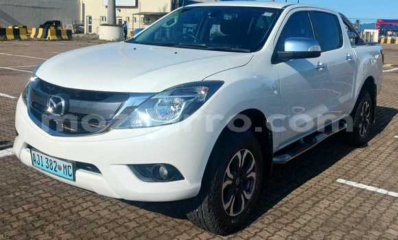 Comprar Usado Mazda BT-50 Branco Carro em Maputo em Maputo