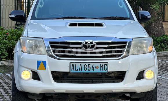 Nunua Ilio tumika Toyota Hilux Nyeupe Gari ndani ya Maputo nchini Maputo