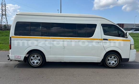Nunua Ilio tumika Toyota Hiace Nyeupe Gari ndani ya Maputo nchini Maputo Nunua Ilio tumika Toyota Hiace Nyeupe Gari ndani ya Maputo nchini Maputo