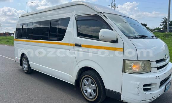 Nunua Ilio tumika Toyota Hiace Nyeupe Gari ndani ya Maputo nchini Maputo Nunua Ilio tumika Toyota Hiace Nyeupe Gari ndani ya Maputo nchini Maputo