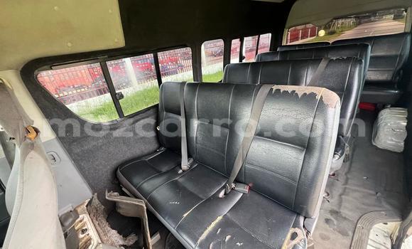 Nunua Ilio tumika Toyota Hiace Nyeupe Gari ndani ya Maputo nchini Maputo Nunua Ilio tumika Toyota Hiace Nyeupe Gari ndani ya Maputo nchini Maputo