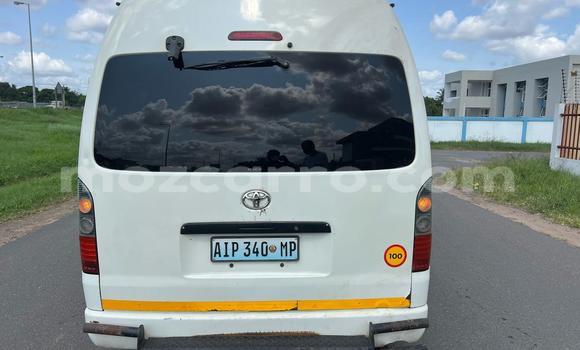 Nunua Ilio tumika Toyota Hiace Nyeupe Gari ndani ya Maputo nchini Maputo Nunua Ilio tumika Toyota Hiace Nyeupe Gari ndani ya Maputo nchini Maputo
