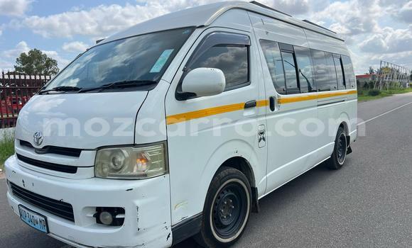 Nunua Ilio tumika Toyota Hiace Nyeupe Gari ndani ya Maputo nchini Maputo Nunua Ilio tumika Toyota Hiace Nyeupe Gari ndani ya Maputo nchini Maputo