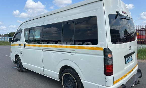 Nunua Ilio tumika Toyota Hiace Nyeupe Gari ndani ya Maputo nchini Maputo Nunua Ilio tumika Toyota Hiace Nyeupe Gari ndani ya Maputo nchini Maputo