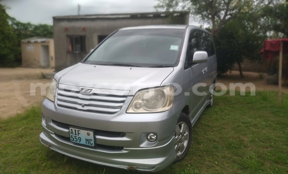 Comprar Usado Toyota Noah Prata Carro em Maputo em Maputo