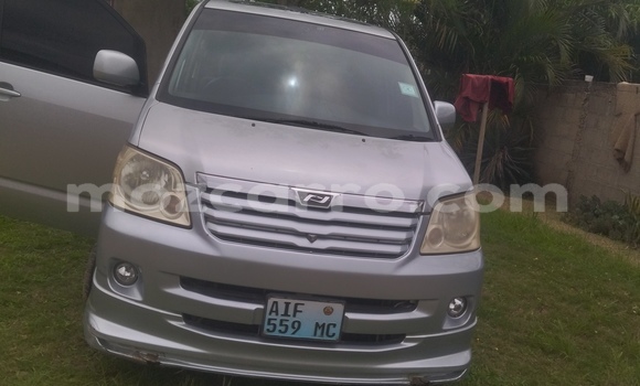 Comprar Usado Toyota Noah Prata Carro em Maputo em Maputo Comprar Usado Toyota Noah Prata Carro em Maputo em Maputo