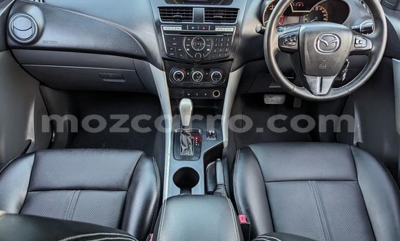 Comprar Usado Mazda BT-50 Branco Carro em Maputo em Maputo Comprar Usado Mazda BT-50 Branco Carro em Maputo em Maputo