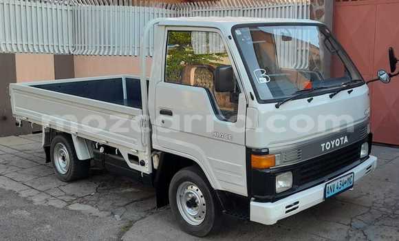 Buy New Toyota HiAce White Truck in Maputo in Maputo Buy New Toyota HiAce White Truck in Maputo in Maputo