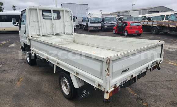 Buy New Toyota Hiace White Car in Maputo in Maputo Buy New Toyota Hiace White Car in Maputo in Maputo