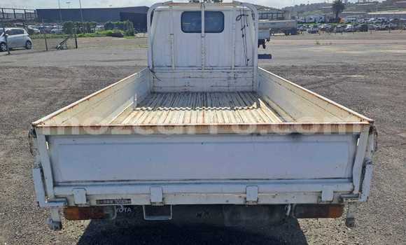 Buy New Toyota Hiace White Car in Maputo in Maputo Buy New Toyota Hiace White Car in Maputo in Maputo