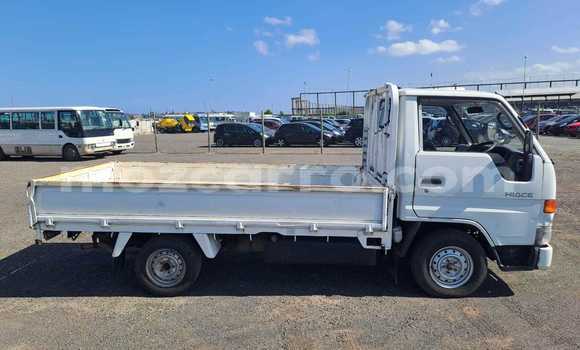 Buy New Toyota Hiace White Car in Maputo in Maputo Buy New Toyota Hiace White Car in Maputo in Maputo