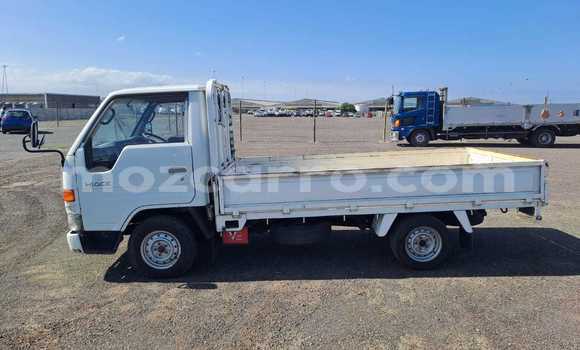 Buy New Toyota Hiace White Car in Maputo in Maputo Buy New Toyota Hiace White Car in Maputo in Maputo