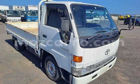 Buy New Toyota Hiace White Car in Maputo in Maputo Buy New Toyota Hiace White Car in Maputo in Maputo