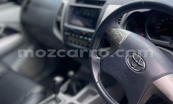 Nunua Ilio tumika Toyota Hilux Nyeupe Gari ndani ya Maputo nchini Maputo Nunua Ilio tumika Toyota Hilux Nyeupe Gari ndani ya Maputo nchini Maputo