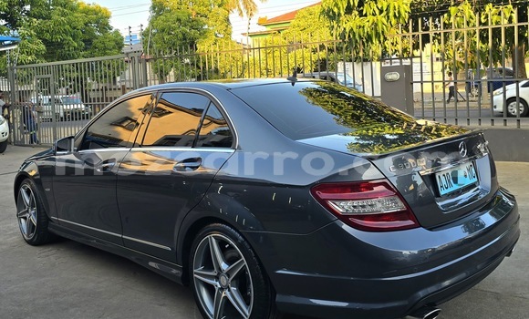 Comprar Usado Mercedes-Benz C-Classe De outros Carro em Moçambique em Nampula Comprar Usado Mercedes-Benz C-Classe De outros Carro em Moçambique em Nampula