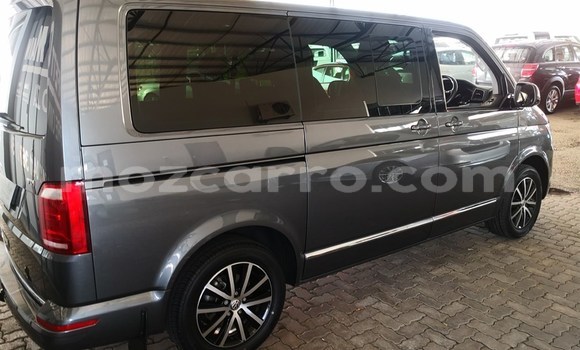 Comprar Usado Volkswagen Caravelle Prata Carro em Maputo em Maputo Comprar Usado Volkswagen Caravelle Prata Carro em Maputo em Maputo