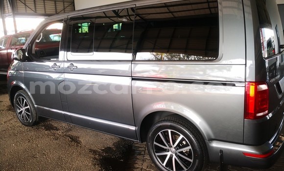 Comprar Usado Volkswagen Caravelle Prata Carro em Maputo em Maputo Comprar Usado Volkswagen Caravelle Prata Carro em Maputo em Maputo