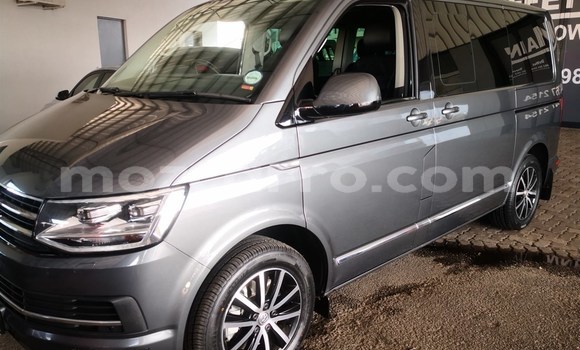 Comprar Usado Volkswagen Caravelle Prata Carro em Maputo em Maputo Comprar Usado Volkswagen Caravelle Prata Carro em Maputo em Maputo