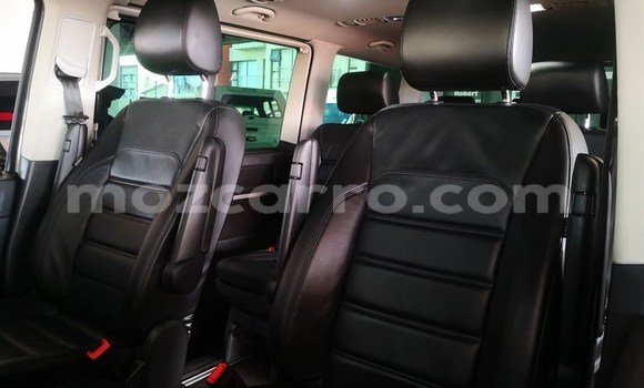 Comprar Usado Volkswagen Caravelle Prata Carro em Maputo em Maputo Comprar Usado Volkswagen Caravelle Prata Carro em Maputo em Maputo