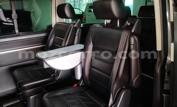 Comprar Usado Volkswagen Caravelle Prata Carro em Maputo em Maputo Comprar Usado Volkswagen Caravelle Prata Carro em Maputo em Maputo