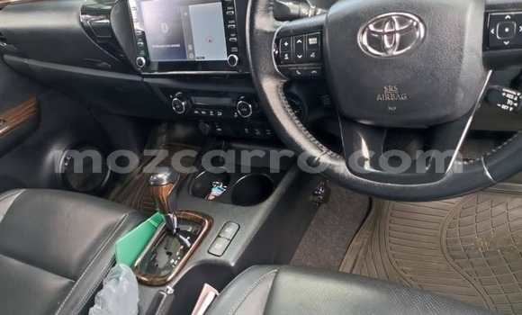 Nunua Ilio tumika Toyota Hilux Nyeupe Gari ndani ya Maputo nchini Maputo Nunua Ilio tumika Toyota Hilux Nyeupe Gari ndani ya Maputo nchini Maputo