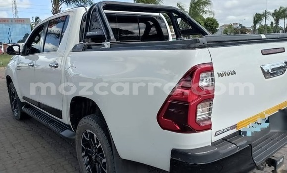 Nunua Ilio tumika Toyota Hilux Nyeupe Gari ndani ya Maputo nchini Maputo Nunua Ilio tumika Toyota Hilux Nyeupe Gari ndani ya Maputo nchini Maputo