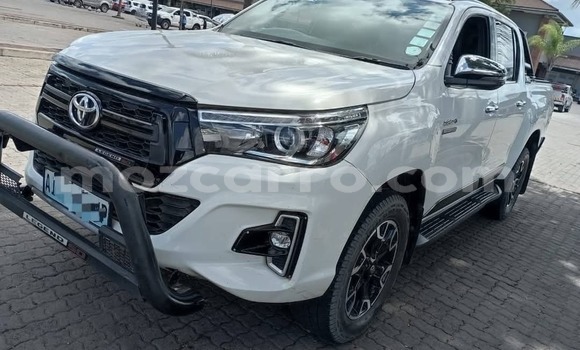 Nunua Ilio tumika Toyota Hilux Nyeupe Gari ndani ya Maputo nchini Maputo Nunua Ilio tumika Toyota Hilux Nyeupe Gari ndani ya Maputo nchini Maputo