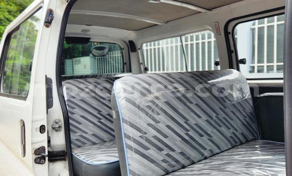 Comprar Usado Nissan Caravan Branco Carro em Maputo em Maputo Comprar Usado Nissan Caravan Branco Carro em Maputo em Maputo