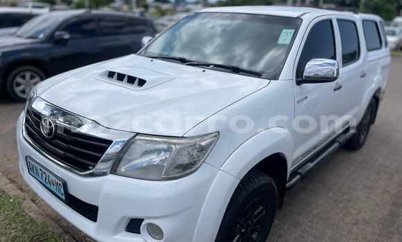 Buy Used Toyota Hilux White Car in Maputo in Maputo Buy Used Toyota Hilux White Car in Maputo in Maputo