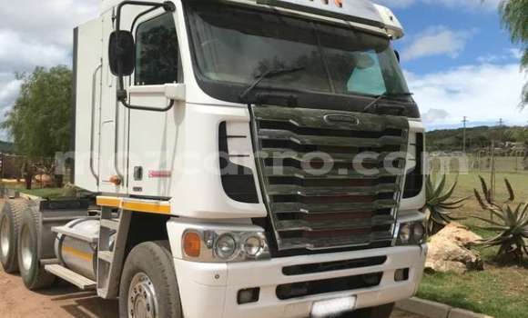 Buy Used Caterpillar 120 White Truck in Maputo in Maputo Buy Used Caterpillar 120 White Truck in Maputo in Maputo