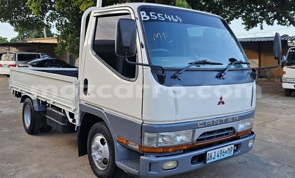 Comprar Novo Mitsubishi Carisma Branco Carro em Maputo em Maputo