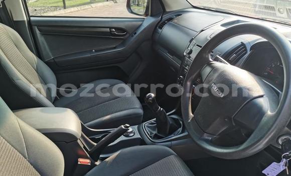 Comprar Usado Isuzu KB Vermelho Carro em Maputo em Maputo Comprar Usado Isuzu KB Vermelho Carro em Maputo em Maputo