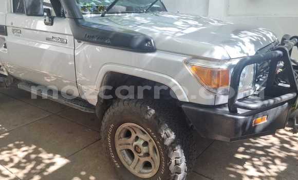 Comprar Usado Toyota Land Cruiser Branco Carro em Maputo em Maputo