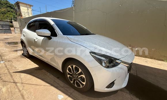 Nunua Ilio tumika Mazda Demio Nyeupe Gari ndani ya Maputo nchini Maputo Nunua Ilio tumika Mazda Demio Nyeupe Gari ndani ya Maputo nchini Maputo