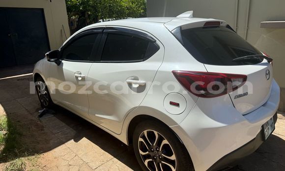 Nunua Ilio tumika Mazda Demio Nyeupe Gari ndani ya Maputo nchini Maputo Nunua Ilio tumika Mazda Demio Nyeupe Gari ndani ya Maputo nchini Maputo