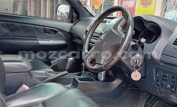 Nunua Ilio tumika Toyota Hilux Nyeupe Gari ndani ya Maputo nchini Maputo Nunua Ilio tumika Toyota Hilux Nyeupe Gari ndani ya Maputo nchini Maputo