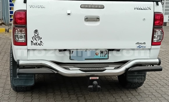Nunua Ilio tumika Toyota Hilux Nyeupe Gari ndani ya Maputo nchini Maputo Nunua Ilio tumika Toyota Hilux Nyeupe Gari ndani ya Maputo nchini Maputo